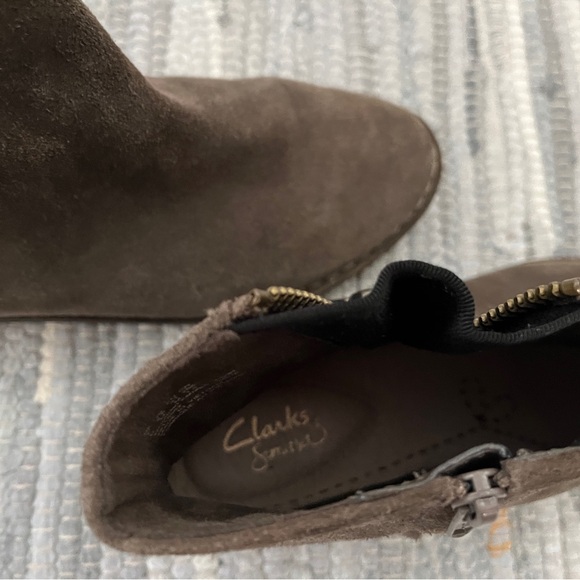 NWOT Brown Suede Ankle Boots - Picture 5 of 9